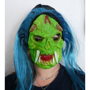 Karnevalová latexová maska s kápí a vlasy Ork 