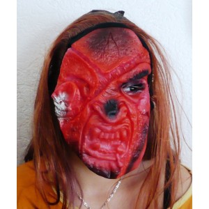 Karnevalová latexová maska s kápí a vlasy zombie s lebkou, čert