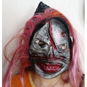 Karnevalová latexová maska s kápí a vlasy lebka